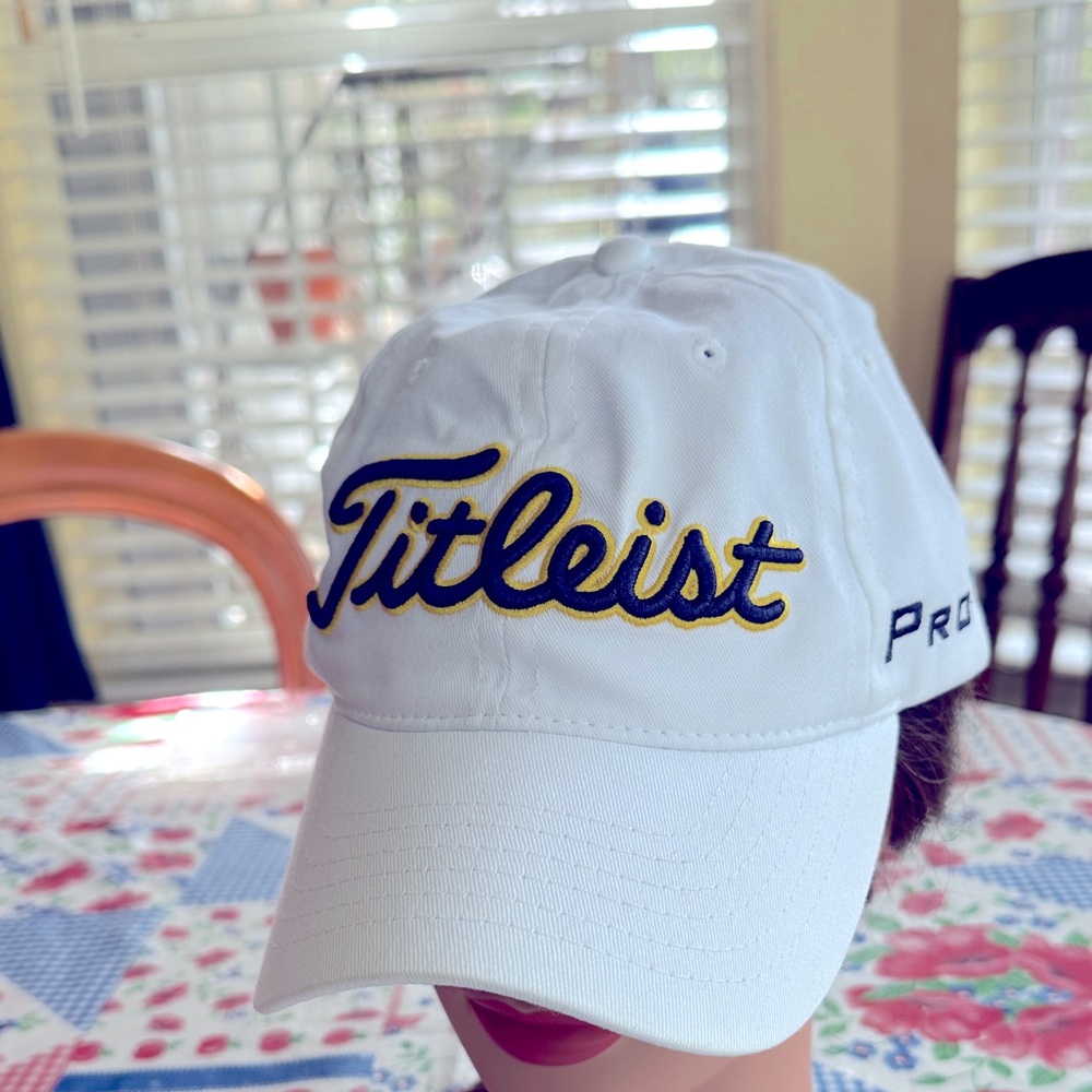 NWT TITLEIST PRO FJ Golf White Hat/Cap Footjoy PurpleGold Embroidered Adjustable - Picture 2 of 9